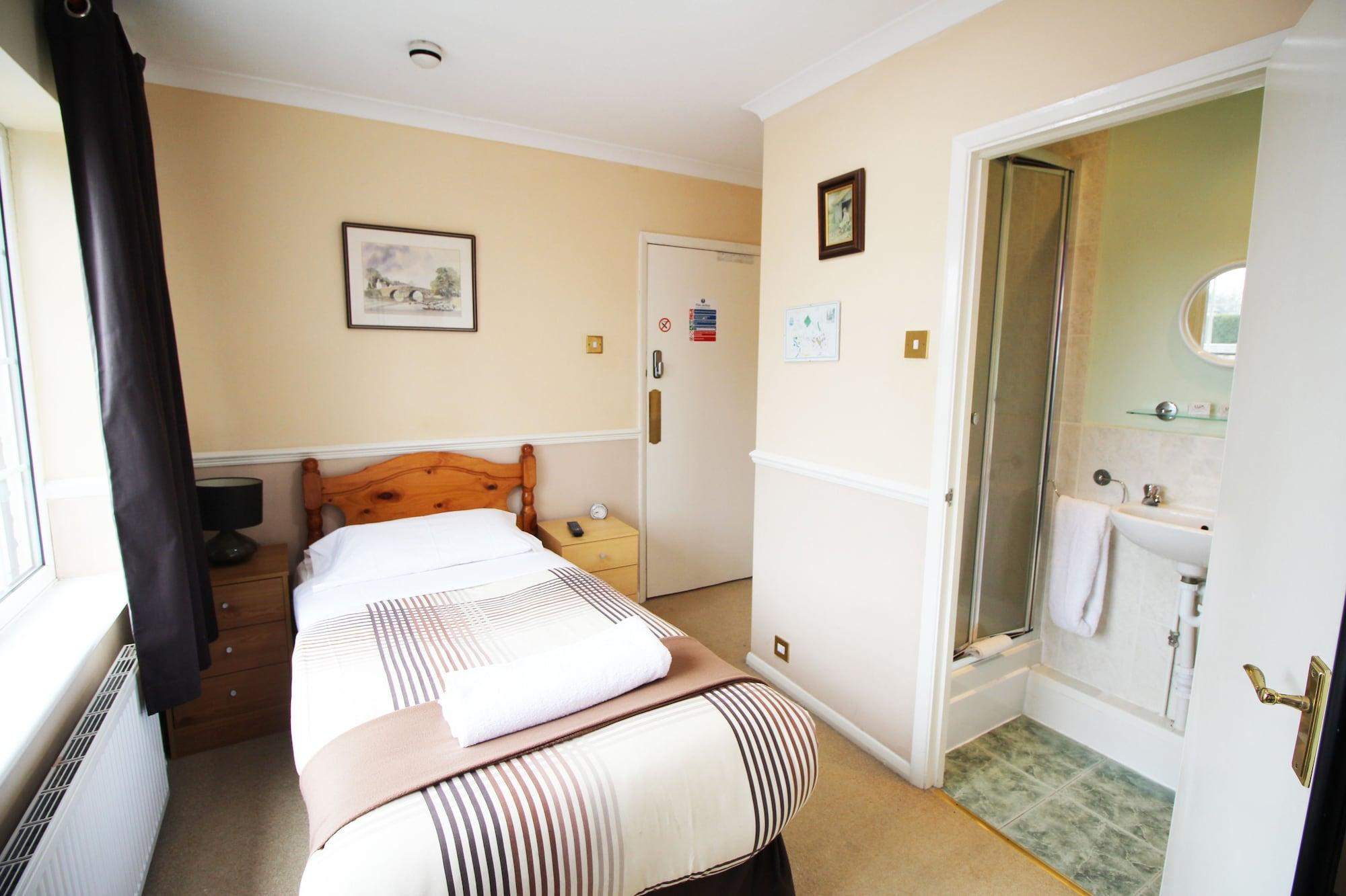 Oyo Flexistay Ambers Gatwick Aparthotel Horley Exterior foto