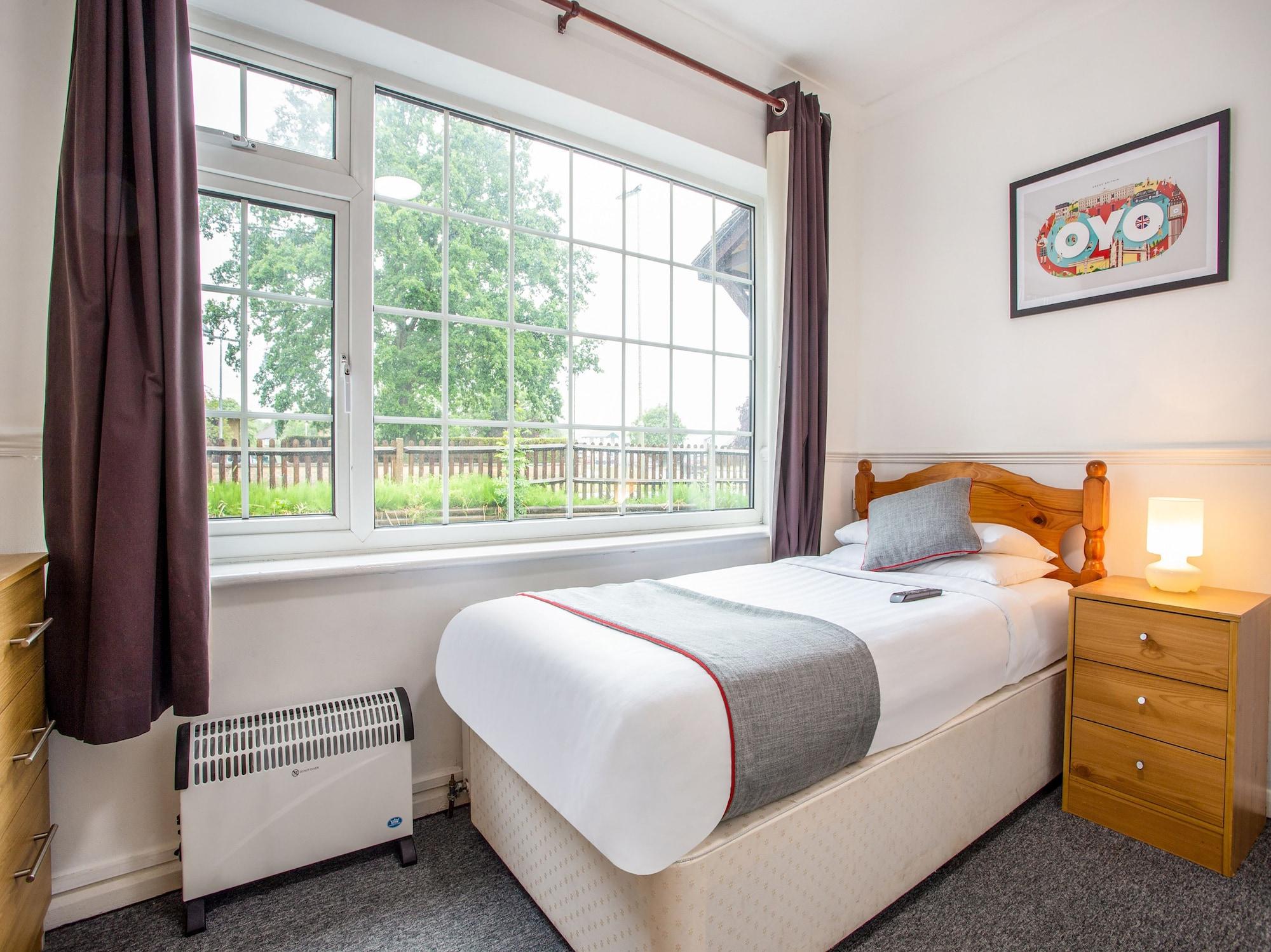 Oyo Flexistay Ambers Gatwick Aparthotel Horley Exterior foto