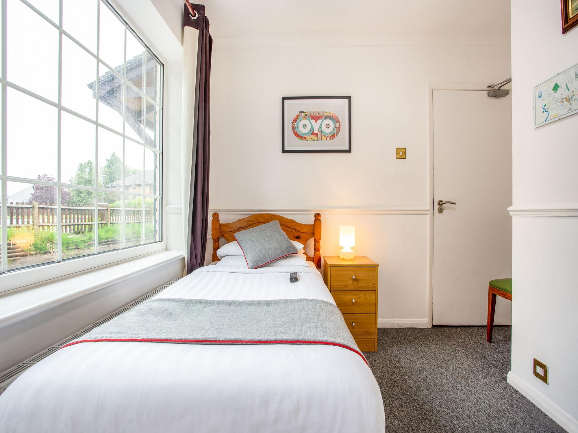 Oyo Flexistay Ambers Gatwick Aparthotel Horley Exterior foto