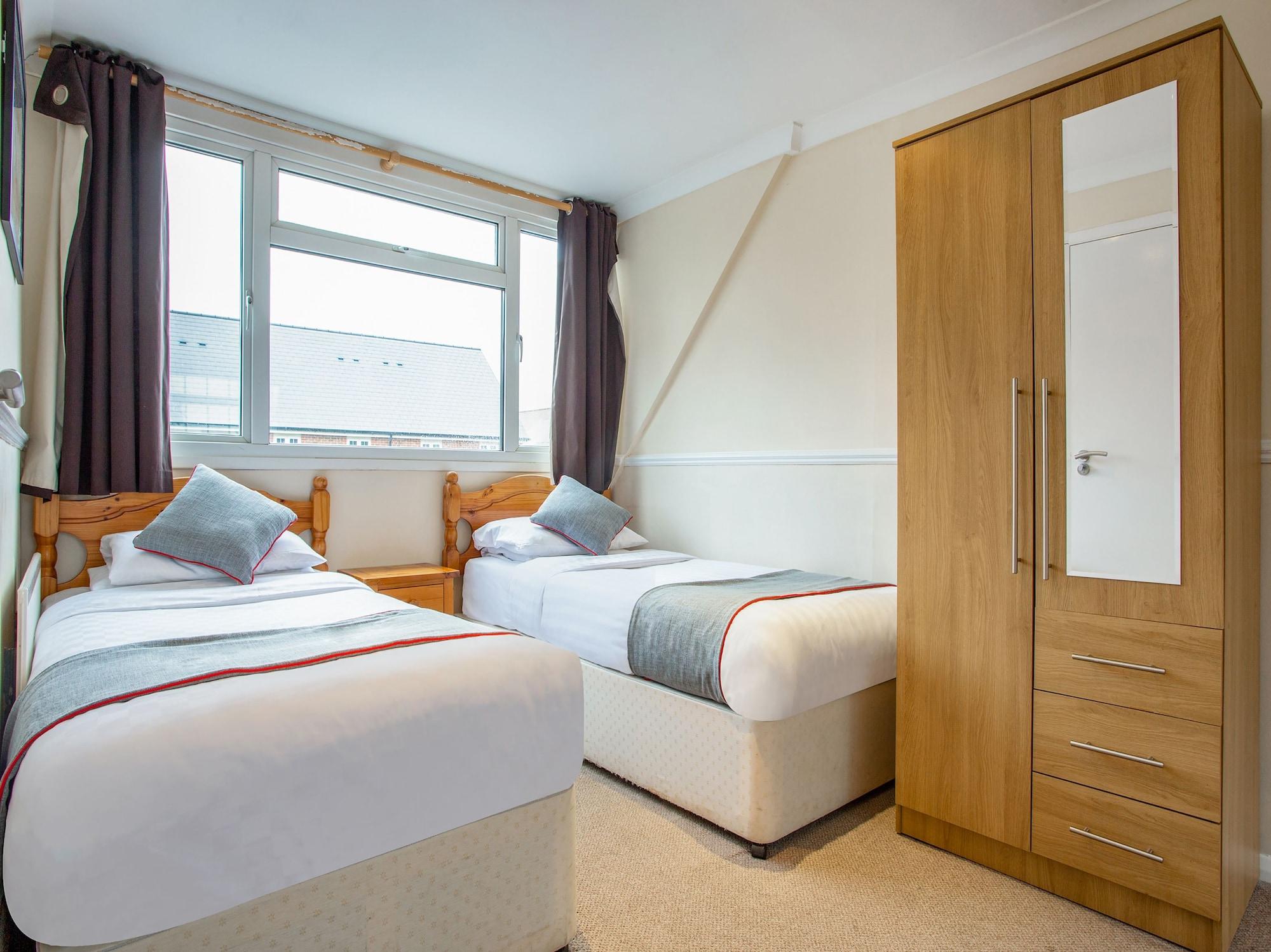 Oyo Flexistay Ambers Gatwick Aparthotel Horley Exterior foto