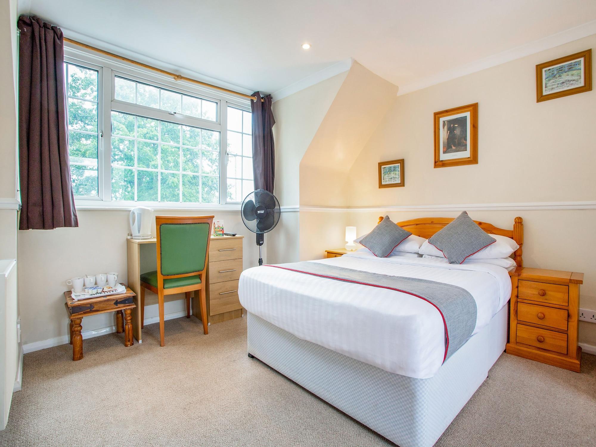 Oyo Flexistay Ambers Gatwick Aparthotel Horley Exterior foto