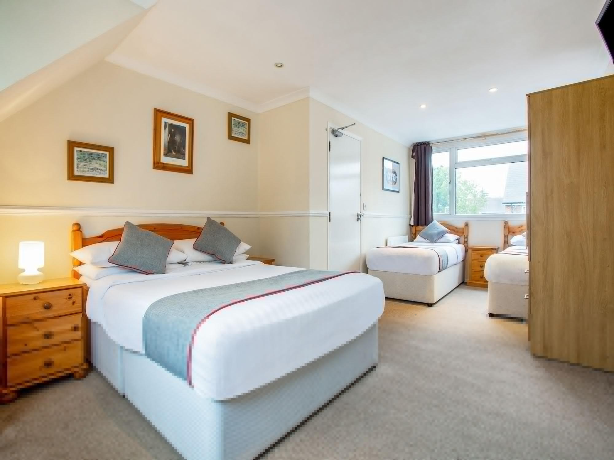 Oyo Flexistay Ambers Gatwick Aparthotel Horley Exterior foto