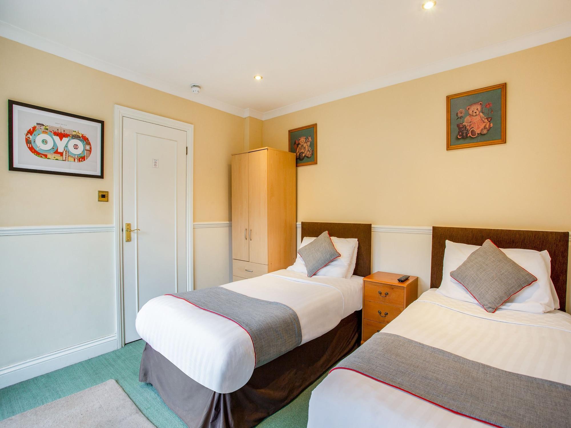 Oyo Flexistay Ambers Gatwick Aparthotel Horley Exterior foto