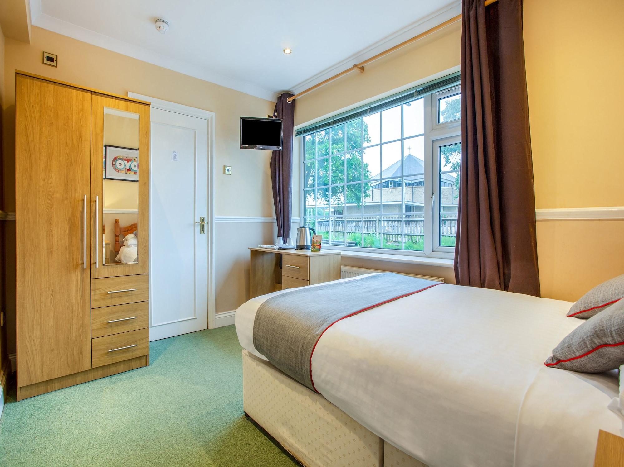Oyo Flexistay Ambers Gatwick Aparthotel Horley Exterior foto