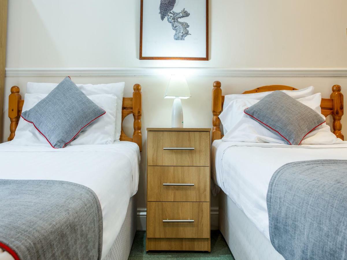 Oyo Flexistay Ambers Gatwick Aparthotel Horley Exterior foto