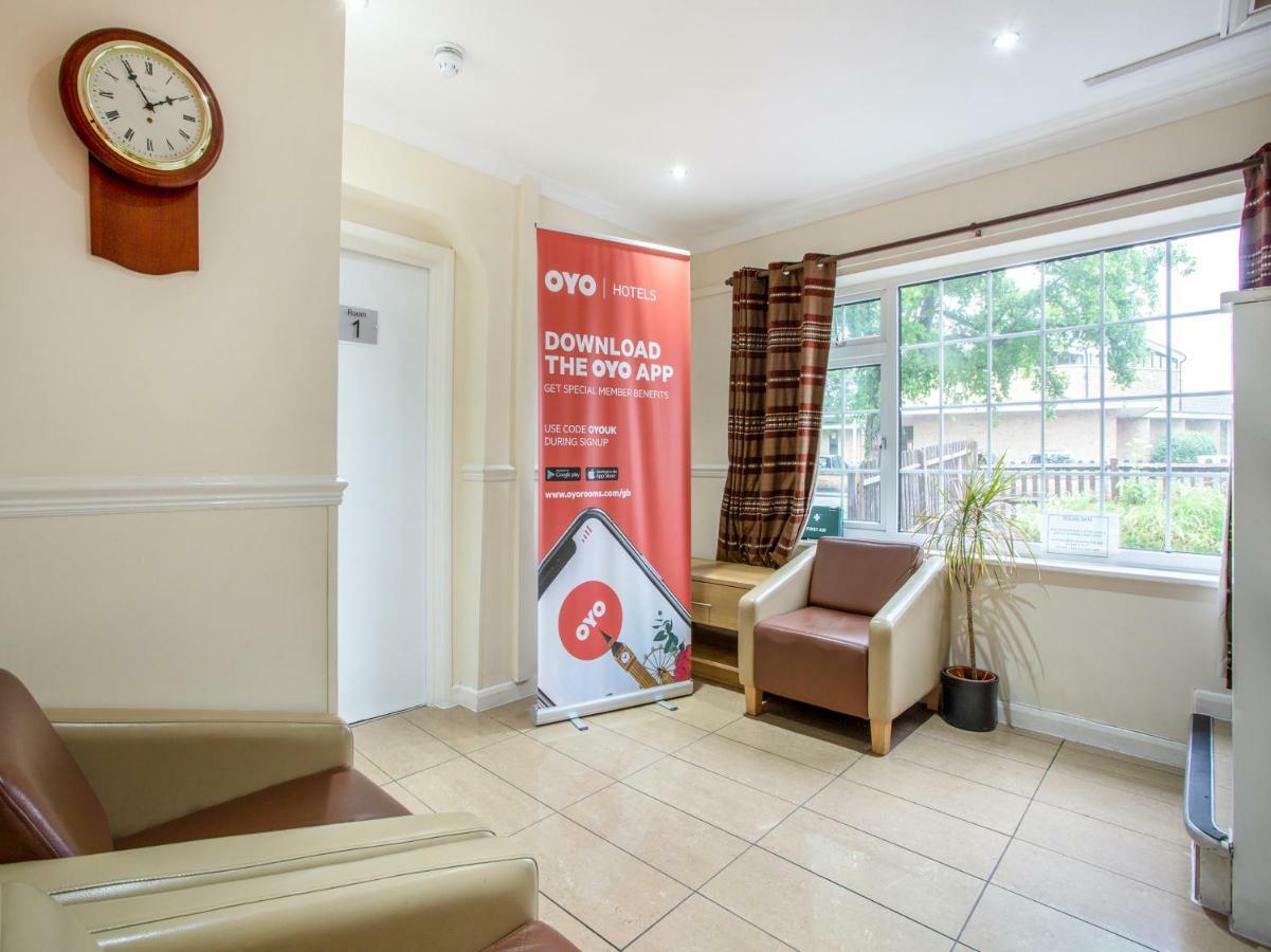 Oyo Flexistay Ambers Gatwick Aparthotel Horley Exterior foto