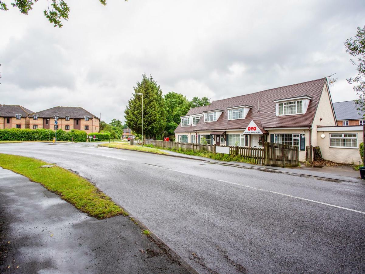 Oyo Flexistay Ambers Gatwick Aparthotel Horley Exterior foto