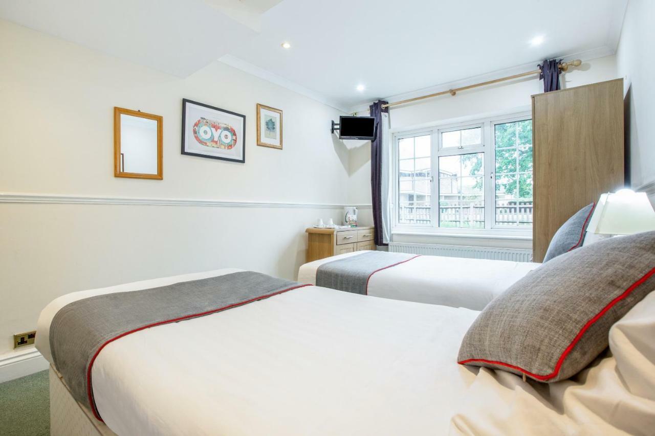 Oyo Flexistay Ambers Gatwick Aparthotel Horley Exterior foto