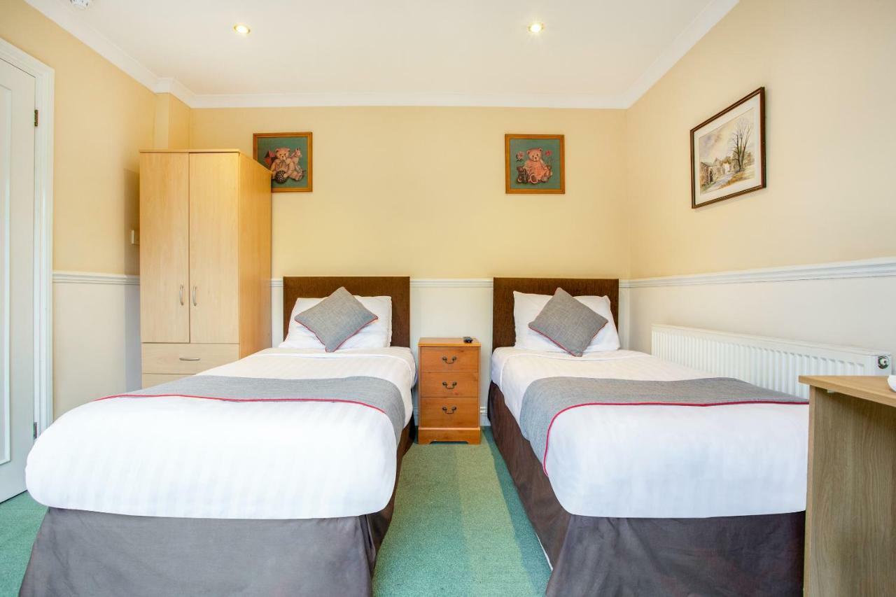 Oyo Flexistay Ambers Gatwick Aparthotel Horley Exterior foto