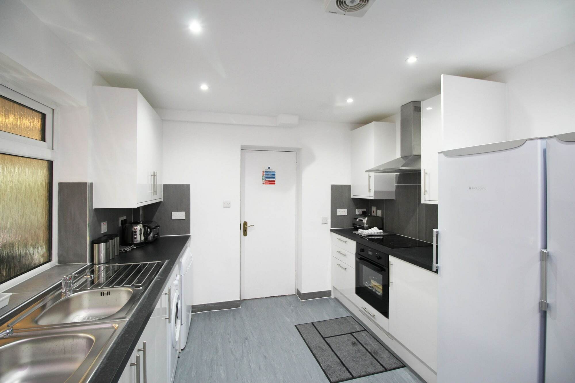 Oyo Flexistay Ambers Gatwick Aparthotel Horley Exterior foto