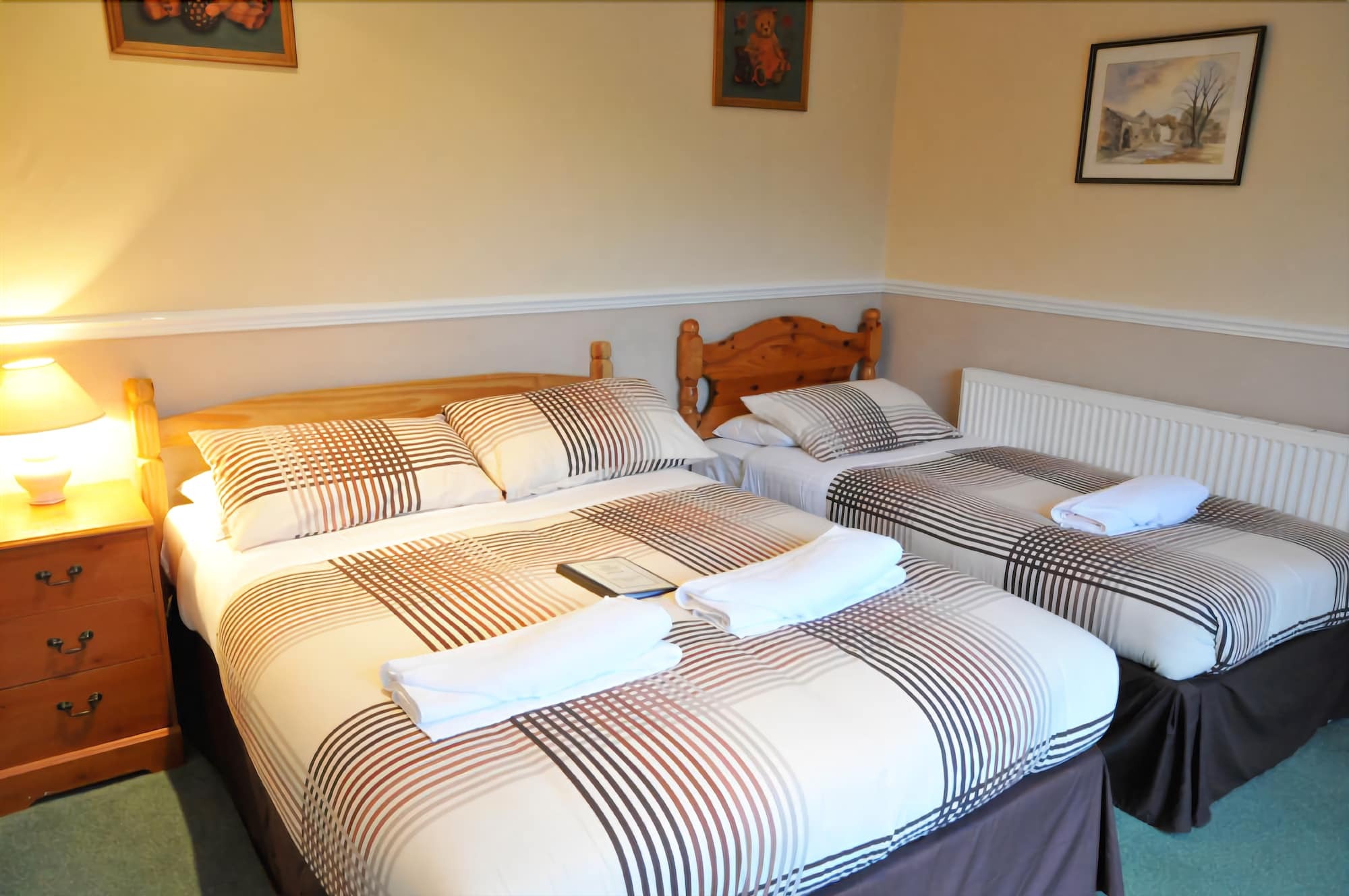 Oyo Flexistay Ambers Gatwick Aparthotel Horley Exterior foto